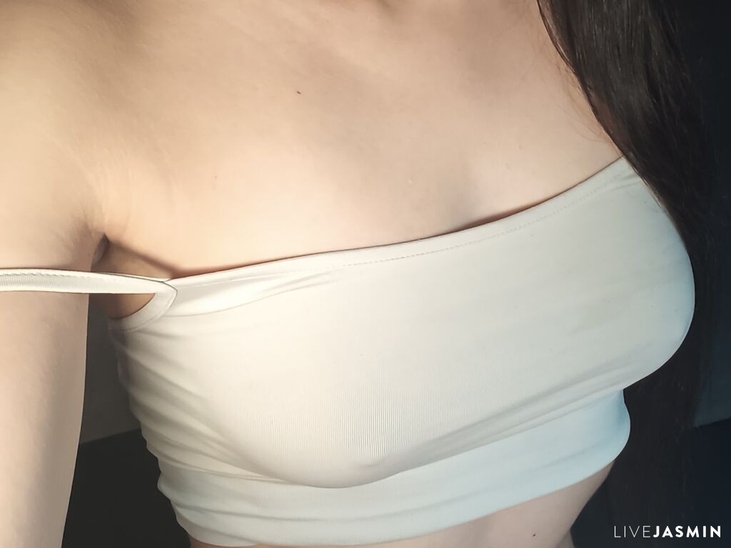 Aylona live cam profile preview on CamGirlVillage