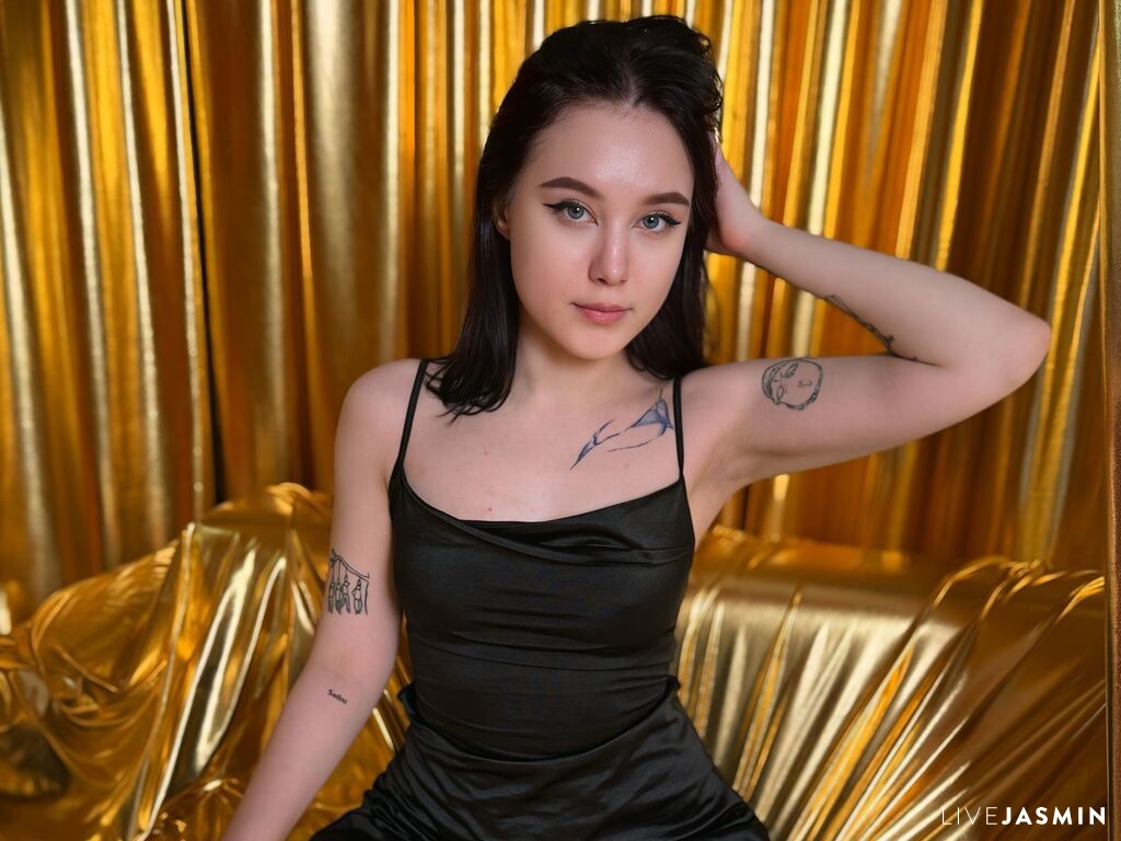 Live cam model CarolineTenders