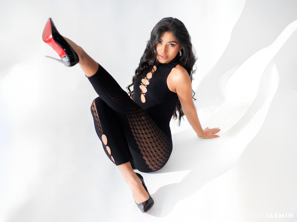 ElieMorgan live cam profile preview on CamGirlVillage