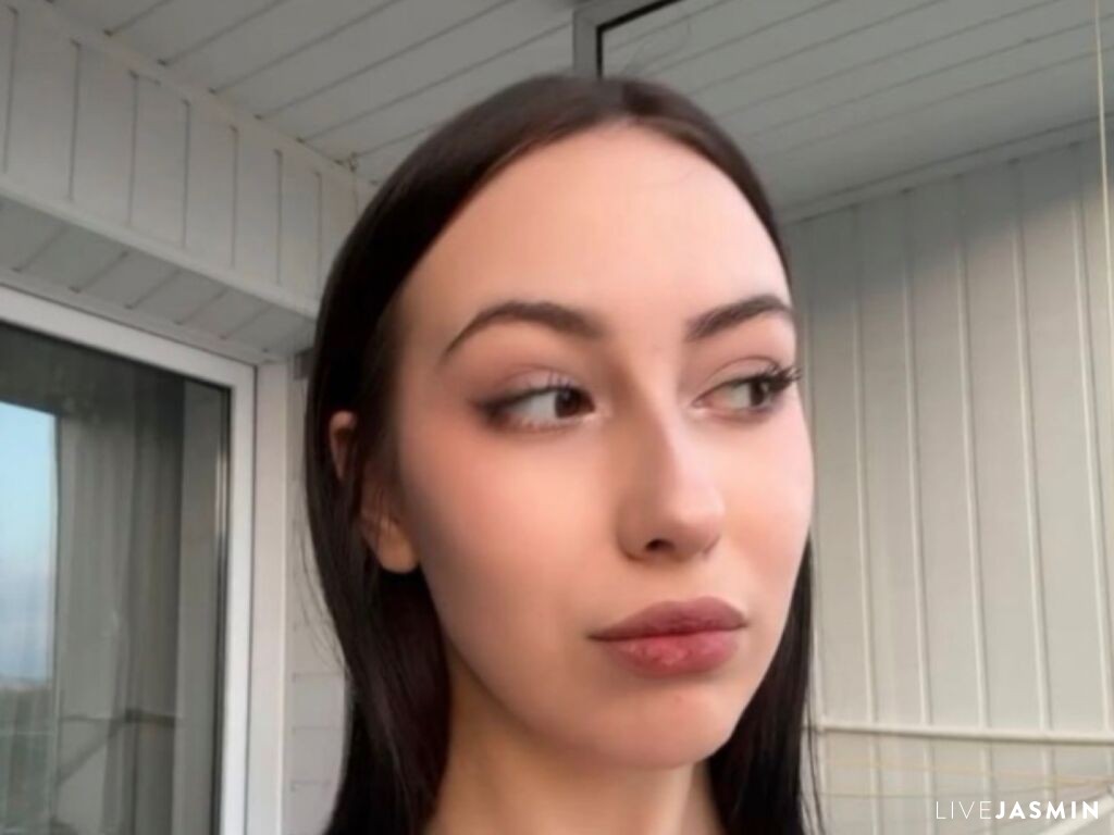 EllyMcdaniel live cam profile preview on CamGirlVillage
