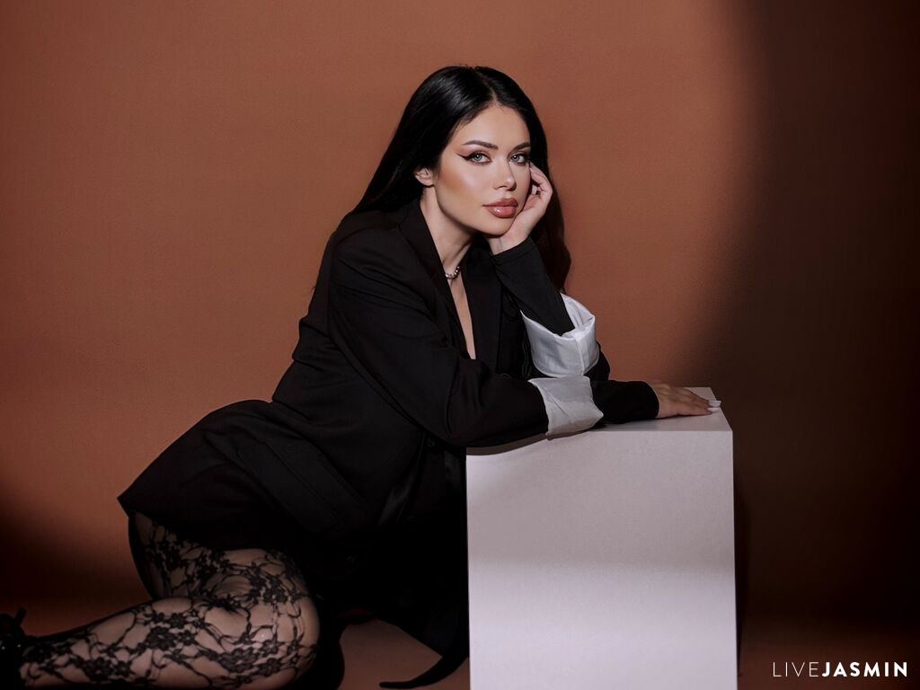 IngridSaint live cam profile preview on CamGirlVillage