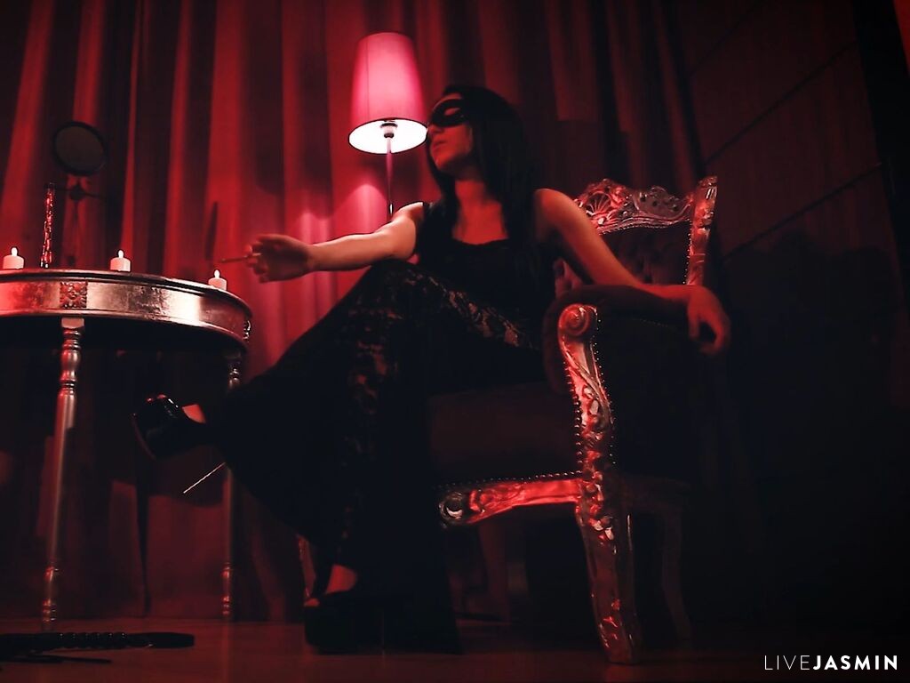 Live cam profile for IzzaBellaNova