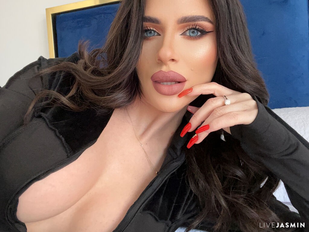 Josephine live cam profile preview on CamGirlVillage