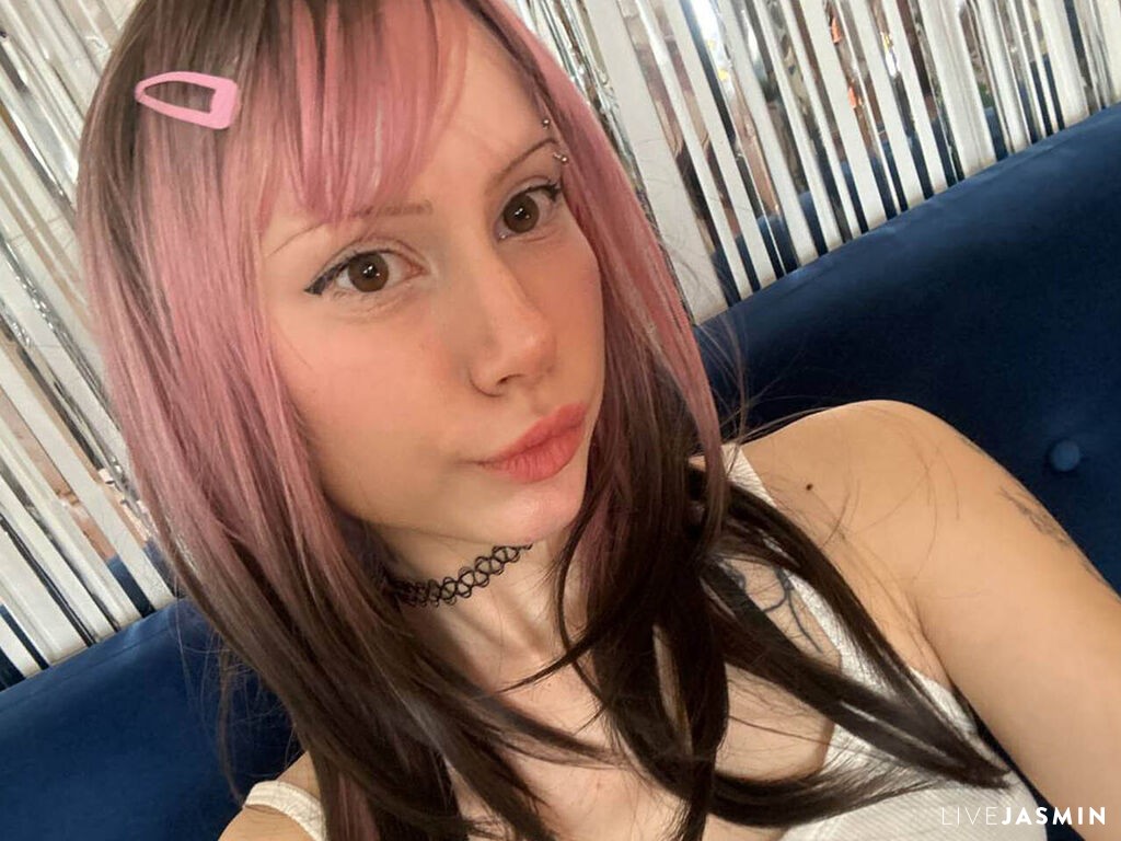 KayaSnowy live cam profile preview on CamGirlVillage