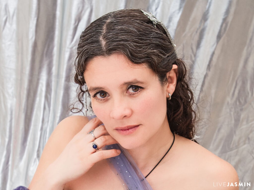 LiaSolerts live cam profile preview on CamGirlVillage