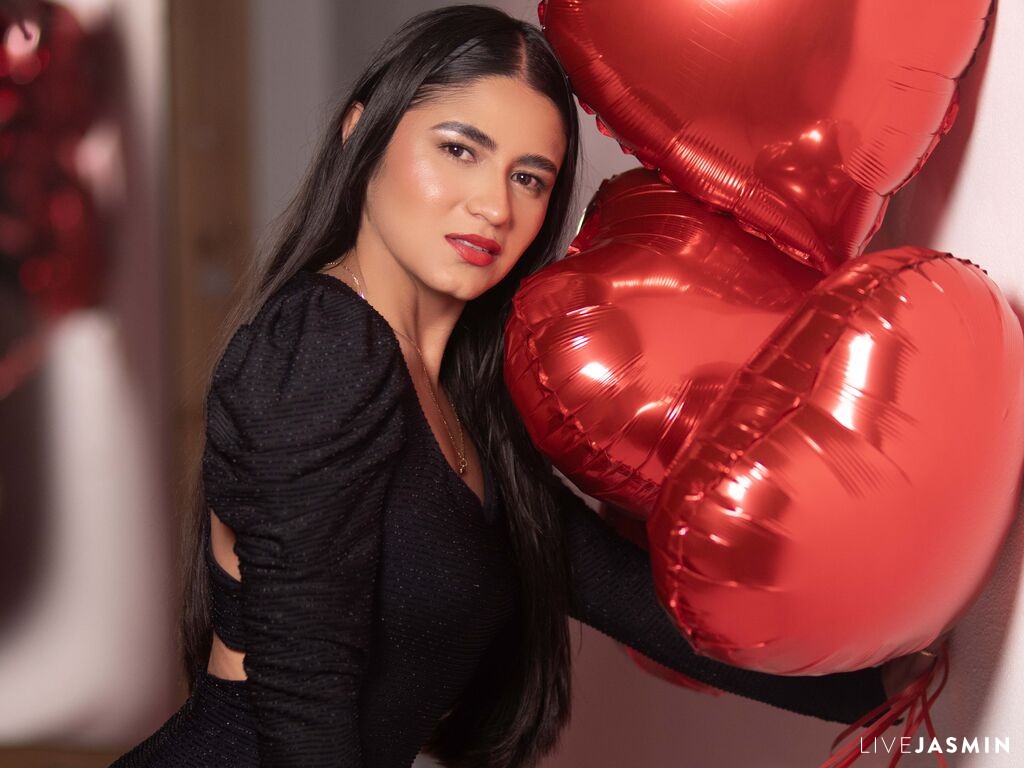 LuZafirah live cam profile preview on CamGirlVillage