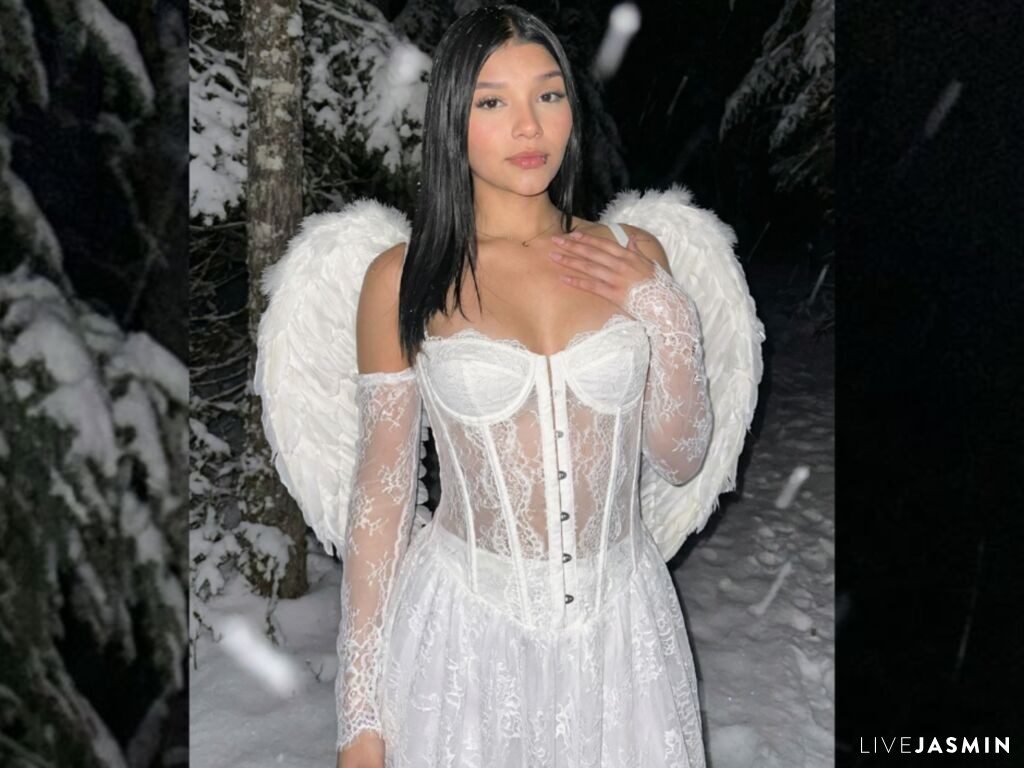Live cam model lucydilucas