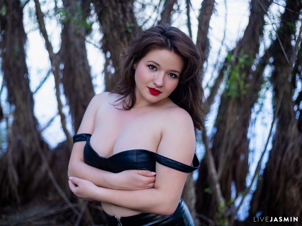 MarylinTaylor live cam profile preview on CamGirlVillage