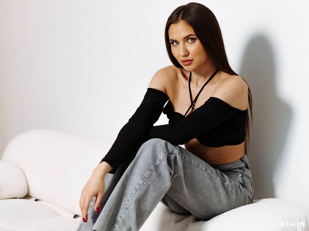 MilanaVolkova live cam profile preview on CamGirlVillage