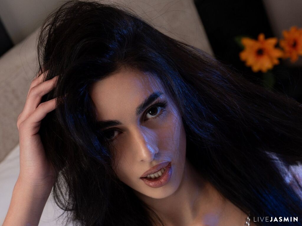 NadineRayley live cam profile preview on CamGirlVillage