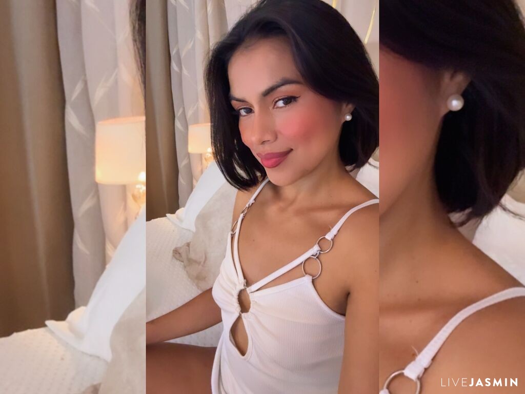 PerlaMoonroe live cam profile preview on CamGirlVillage
