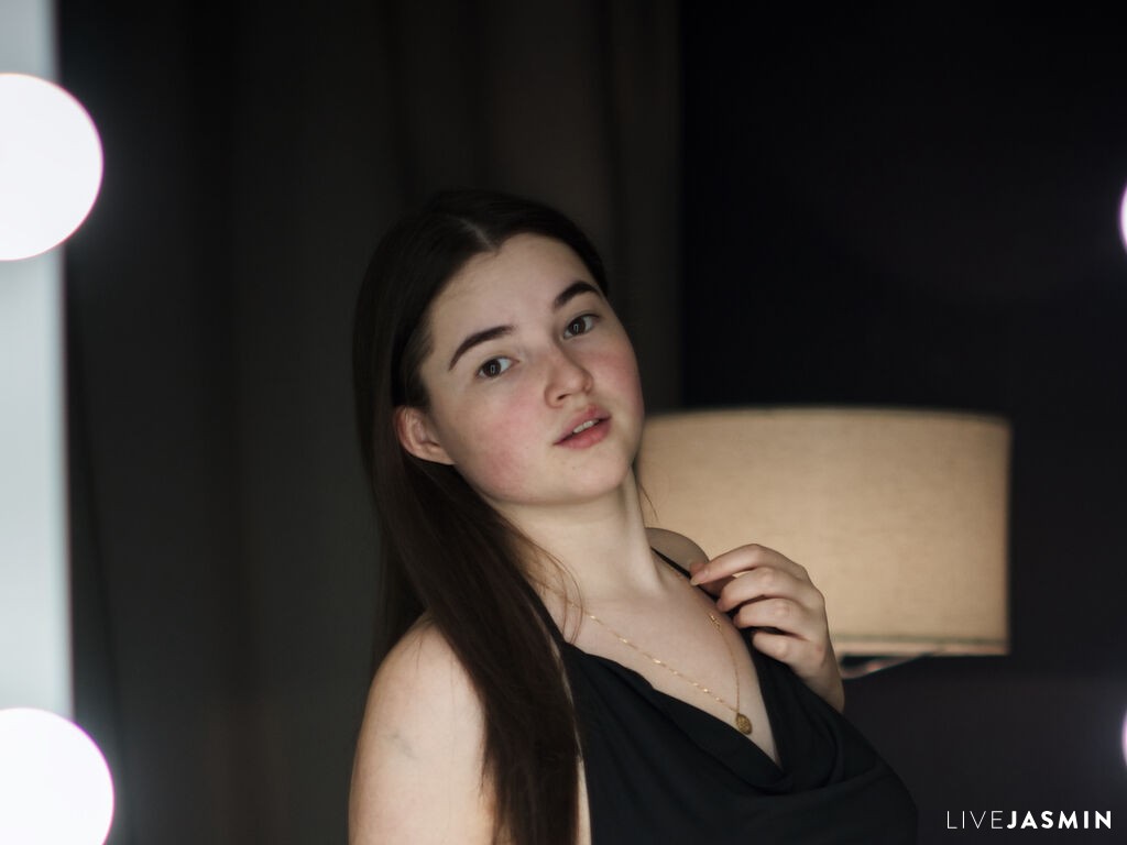 PrudenceHaimes live cam profile preview on CamGirlVillage
