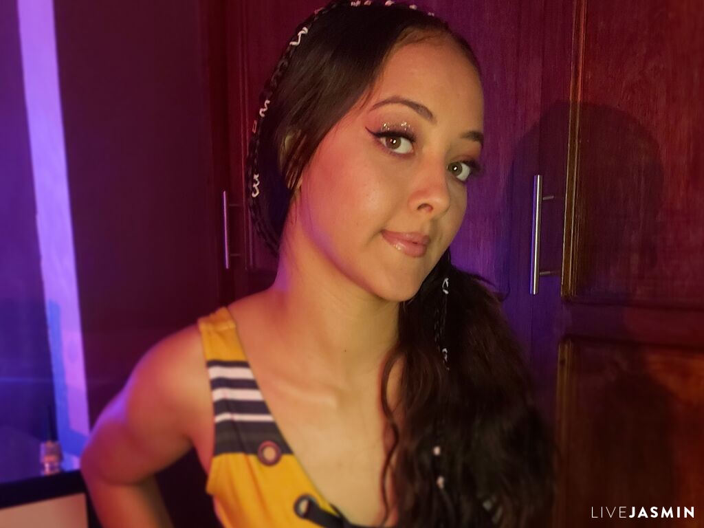RouseJade live cam profile preview on CamGirlVillage