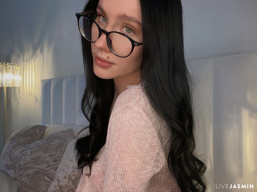 Live cam profile for SofiMils
