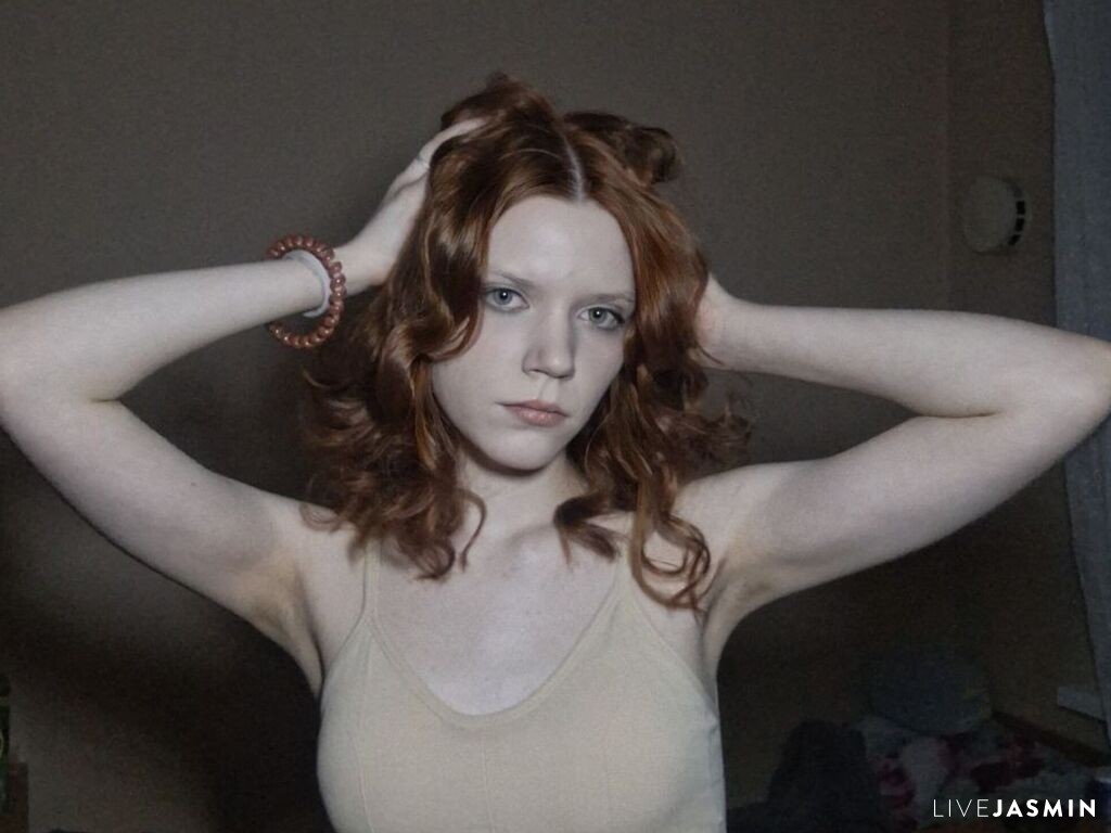 TheoLeis live cam profile preview on CamGirlVillage