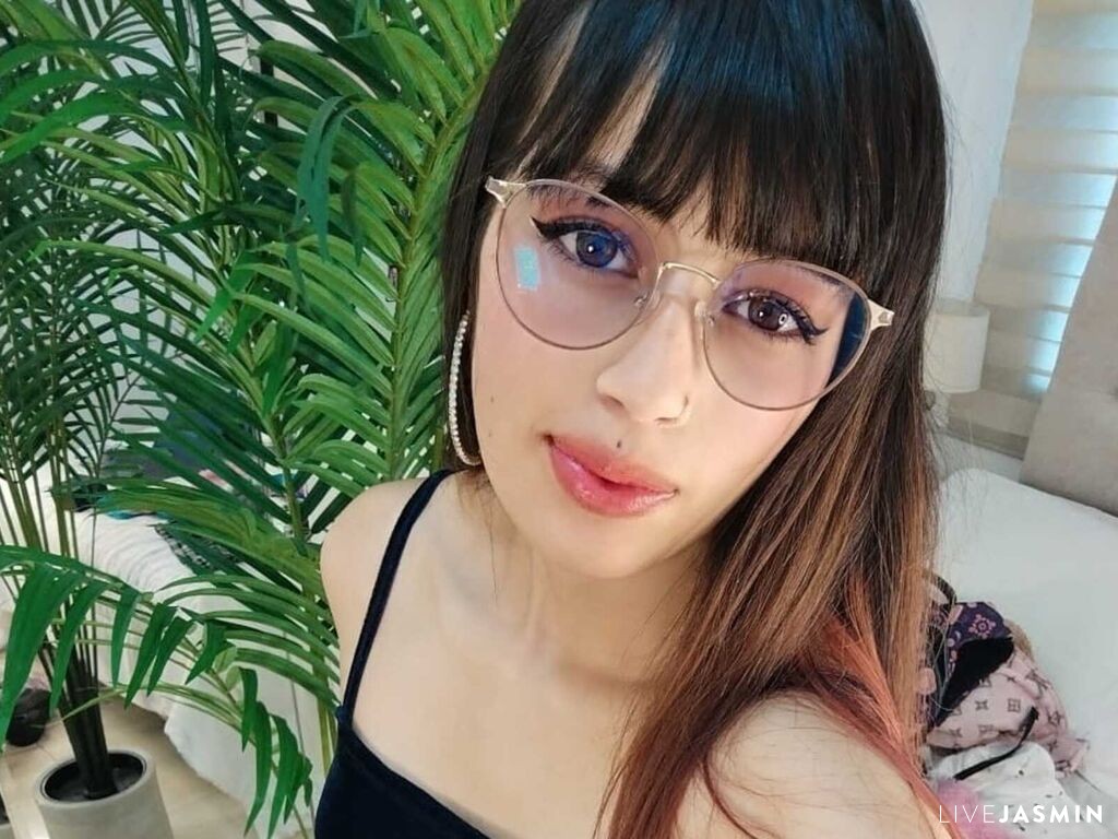 YirleiCasidy live cam profile preview on CamGirlVillage