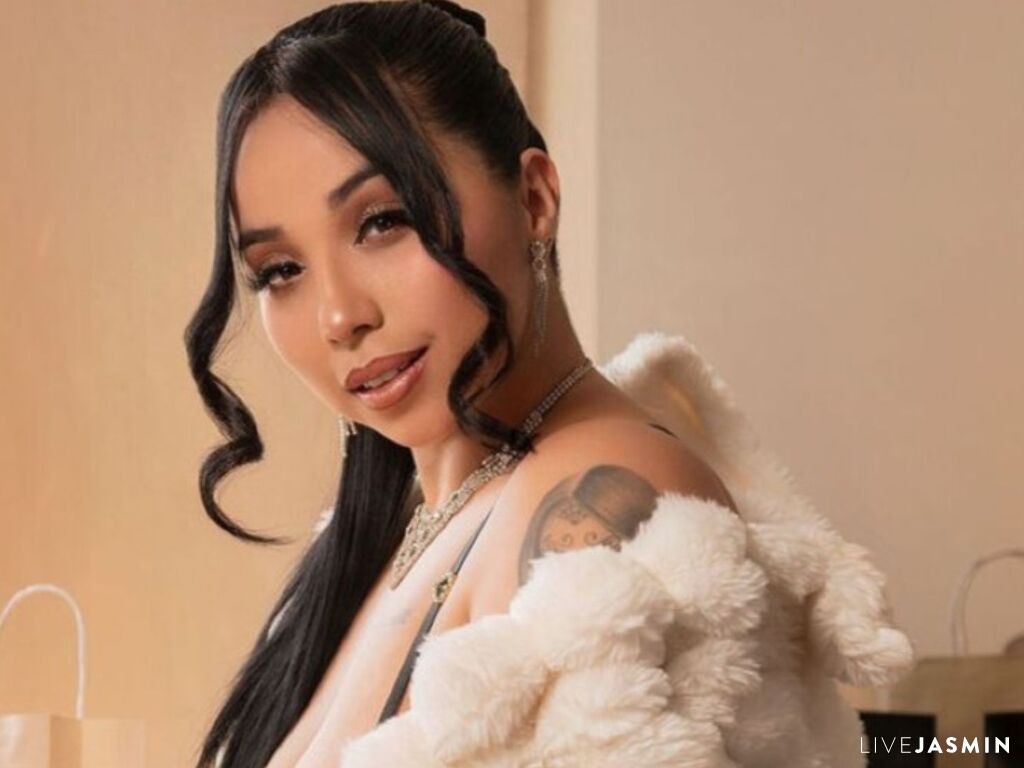 Live cam model Zara